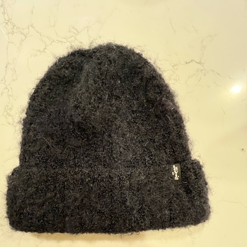 Levi’s Black Fluffy Beanie